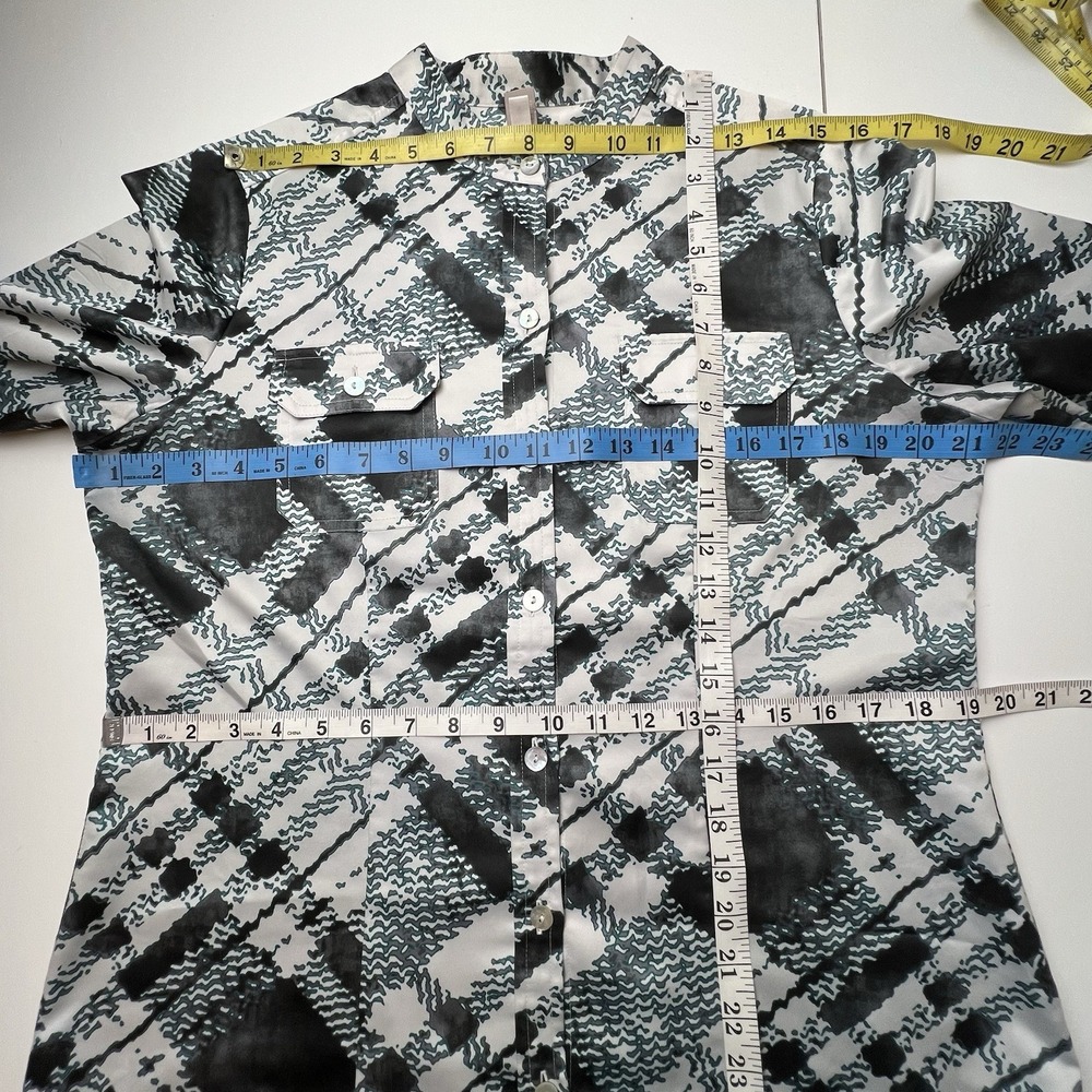 Chico's Mandarin Collar Silky Feel Black Emerald Green Print Shirt Sz 1 Medium - Picture 11 of 14